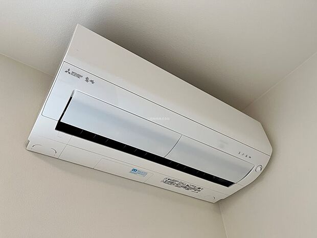 リビングにはエアコン付き