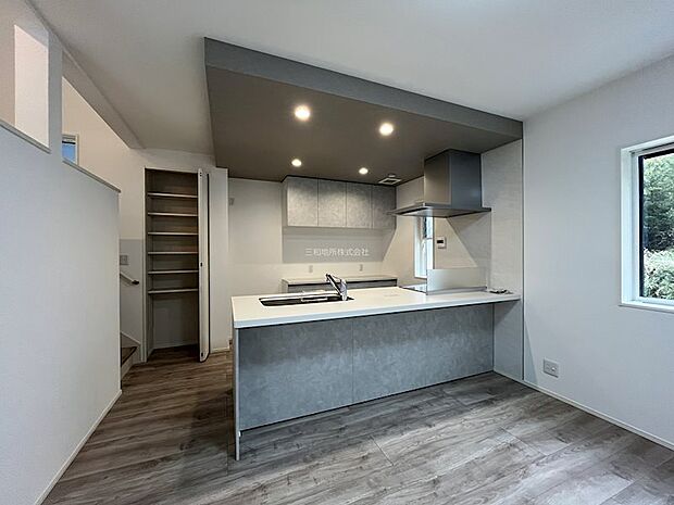 下がり天井のお洒落なキッチン