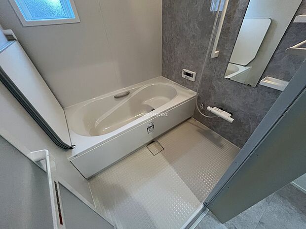 洗い場も広々とした浴室