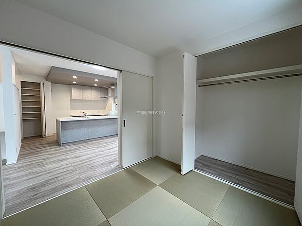 琉球畳が洋室ともマッチする1F洋和室