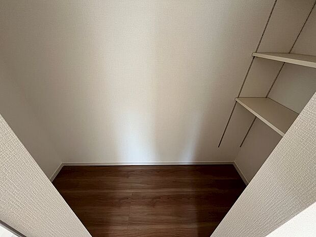 まとめ買いにも便利なパントリー