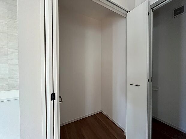 玄関入ってすぐの廊下収納