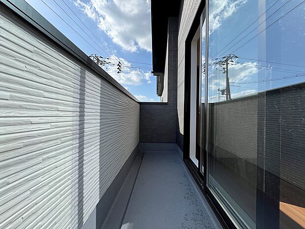 奥行のあるバルコニー