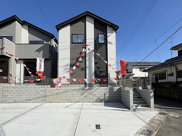 敷地内に複数台駐車可能です