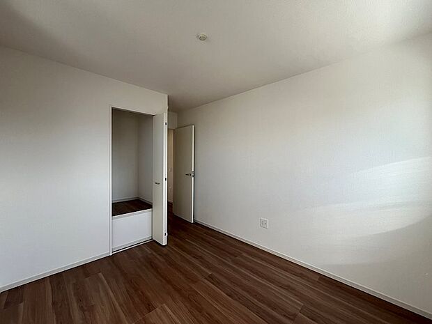 ゆとりの広さの2F洋室6.2帖