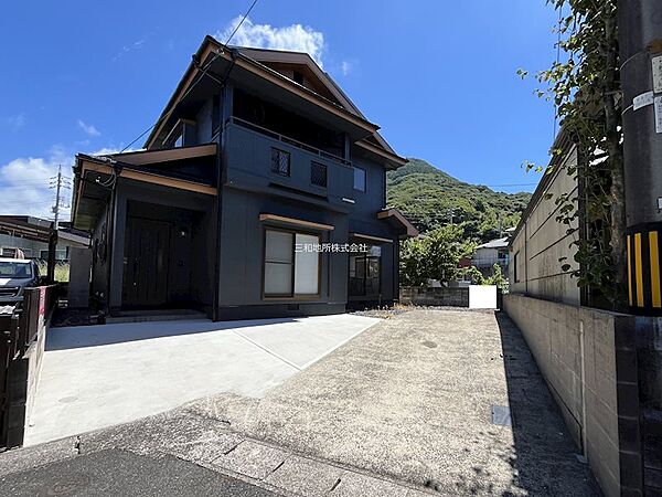 駐車場は複数台駐車出来るように拡張しています