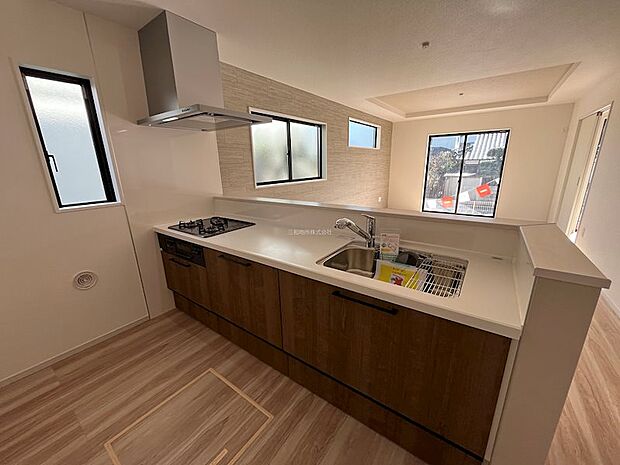 ワークトップも広々としたキッチン