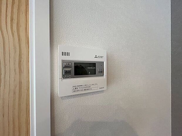 キッチン横から給湯の操作ができます