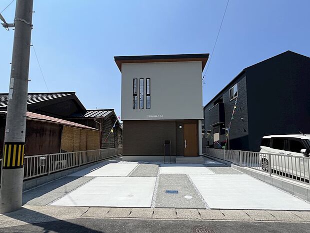敷地内に並列で複数台駐車可能です