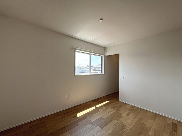 2F洋室6帖。2階の全部屋にWICがついています