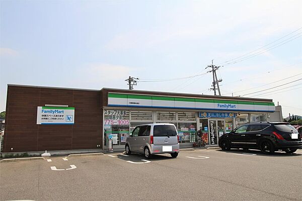 ファミリーマート 川棚青龍街道店（4039m）