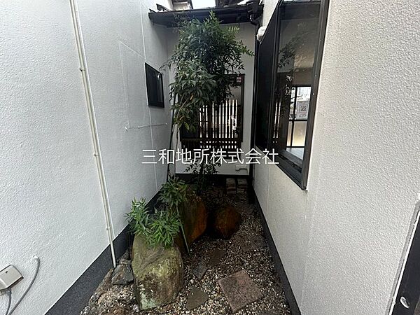 雰囲気のある中庭。