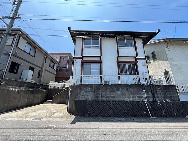 閑静な住宅街に位置する戸建て住宅です。落ち着いた暮らしを求める方におすすめ。。