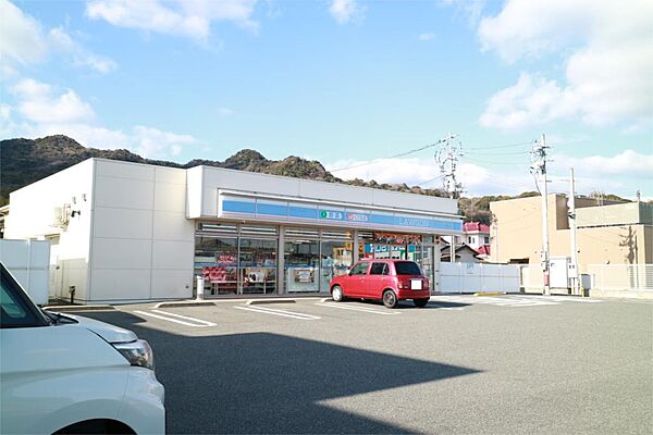 ローソン 下関競艇場前店（814m）