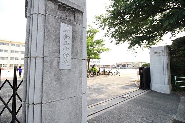 下関市立向山小学校（297m）
