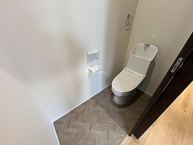 洋室側トイレ。平屋で2つのトイレがあるのも便利ですね