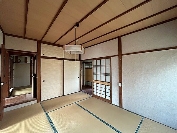 来客時にも重宝する和室6帖