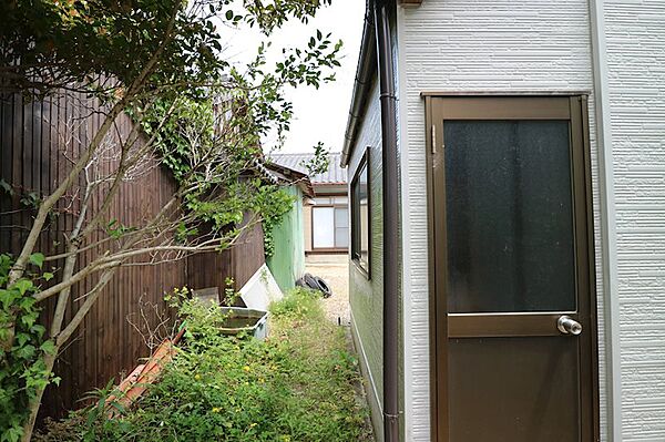 建物後方