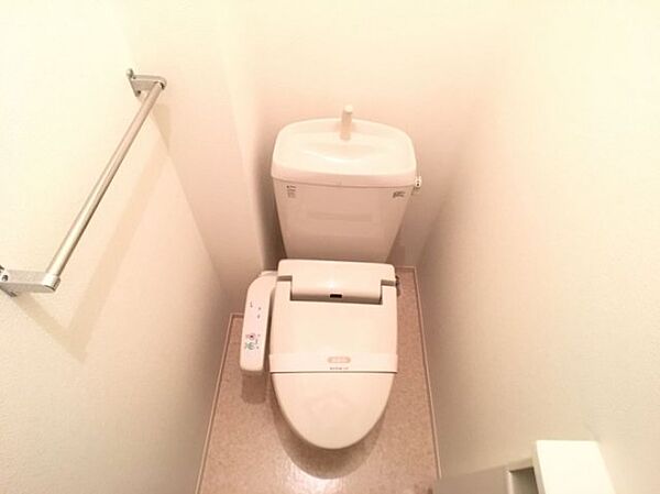 画像8:トイレ 温水洗浄暖房便座付き