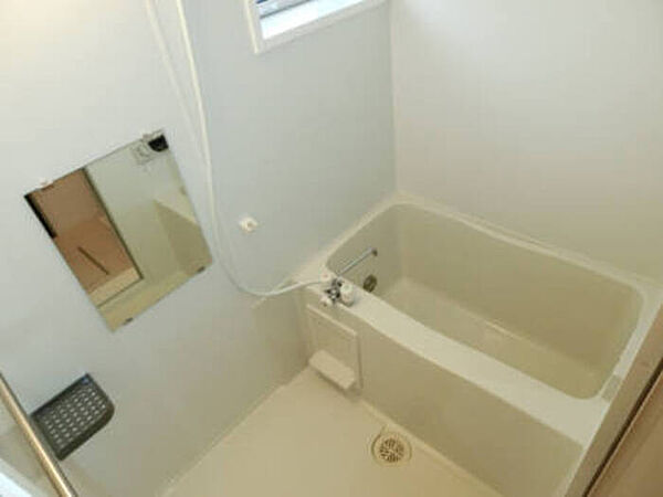 画像5:浴室(小窓付き)