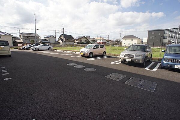 画像15:駐車場