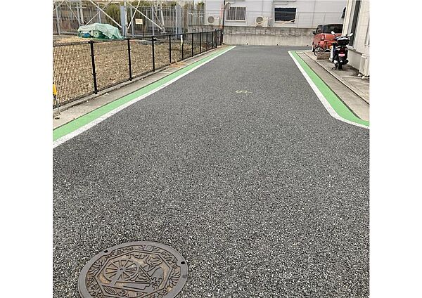 北側道路。