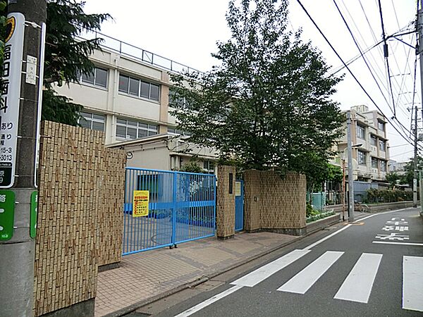 北区立西ケ原小学校まで297m