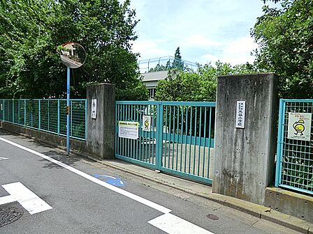 杉並区立三谷小学校1077m杉並区立三谷小学校まで1077m