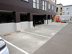 8 / 11