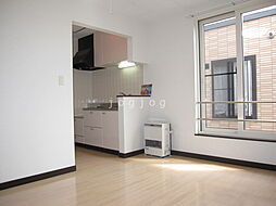 シャイニングスター菊水 205 2階1LDKのリビング/ダイニング