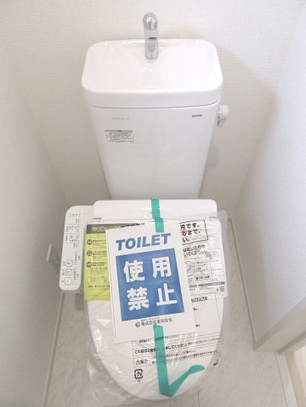 1階トイレには快適な温水洗浄便座付