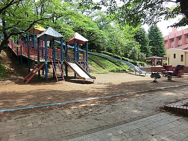 【公園】福生公園まで563ｍ