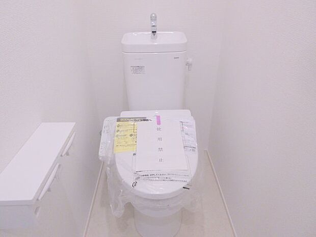 2階トイレには快適な温水洗浄便座付