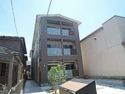 六地蔵駅より徒歩4分 築1年5ヶ月 3階建の賃貸物件