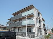 久津川駅より徒歩6分 3階 築3年の賃貸物件
