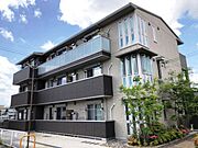 久津川駅より徒歩2分 築9年11ヶ月 3階建の賃貸物件