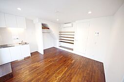 カラスヤマテラスS 1 1階ワンルームのリビング/ダイニング