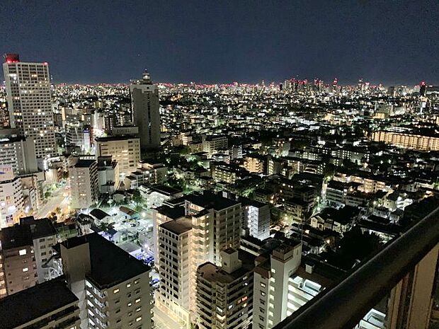 　27階バルコニーからの眺望　スカイツリーや東京タワーが望めます