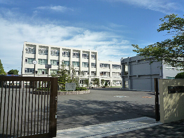 画像15:八幡市立男山第二中学校（267m）