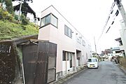 石山駅より徒歩15分 築35年10ヶ月 2階建の賃貸物件