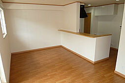 JR草津線 手原駅 バス25分 中村下車 徒歩4分の賃貸アパート 2階2LDKのリビング/ダイニング