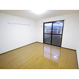 ハイカムール城 2階3DKのリビング/ダイニング