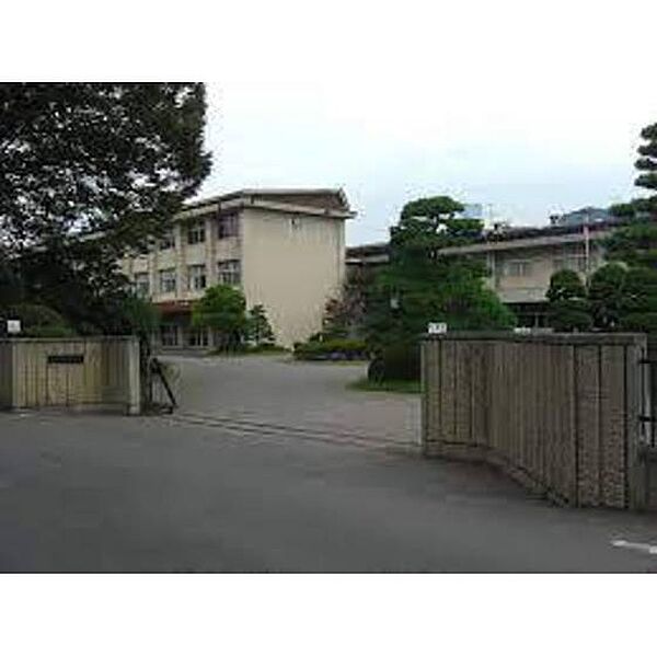 画像29:高校・高専「長野県上田千曲高校まで1591ｍ」