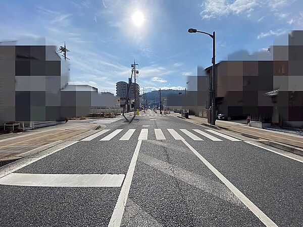 前面道路幅員約16m（歩道部分も含む）
