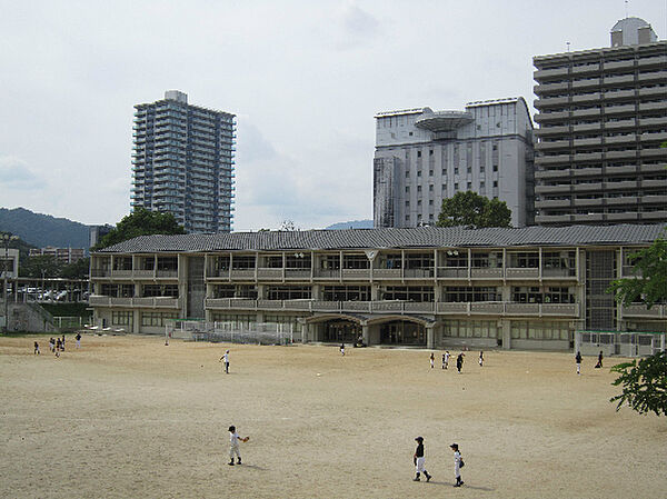 大津市立逢坂小学校（920m）