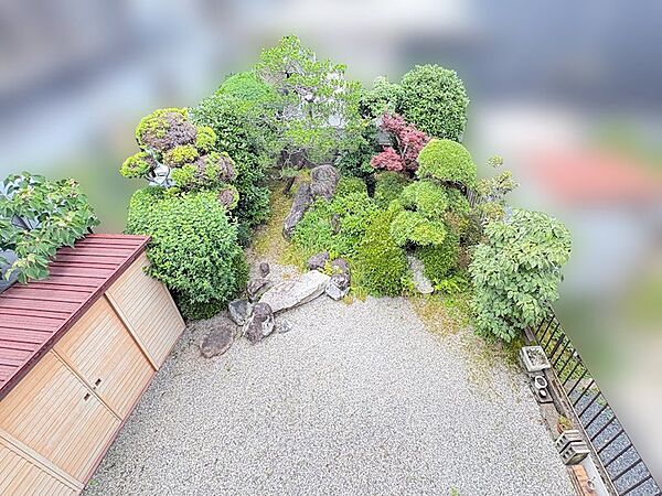 南側には広々としたお庭
