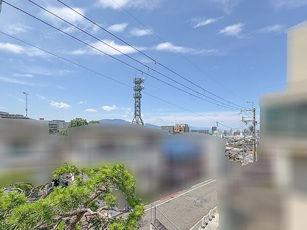 2階からは一部琵琶湖や琵琶湖花火大会も鑑賞可能です。角地で日当たり、風通し良好で開放感のある立地です。