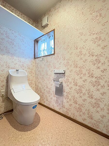 温水暖房洗浄便座付き（AIにて家具消し加工を施してます）