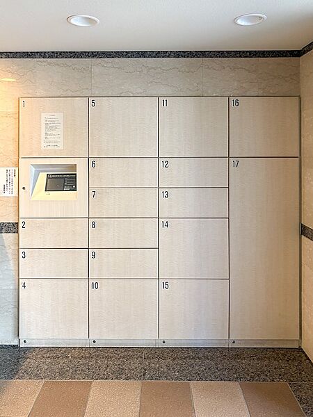 宅配ボックス付きの為、お留守の際も荷物の受け取りができ、大変便利です。