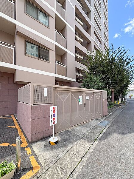 管理が行き届いており清潔感のある敷地内ゴミステーション。
